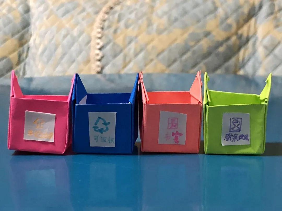 陈航25六(2)班 周桐羽26在学校开展的垃圾分类小制作征集中,有很多