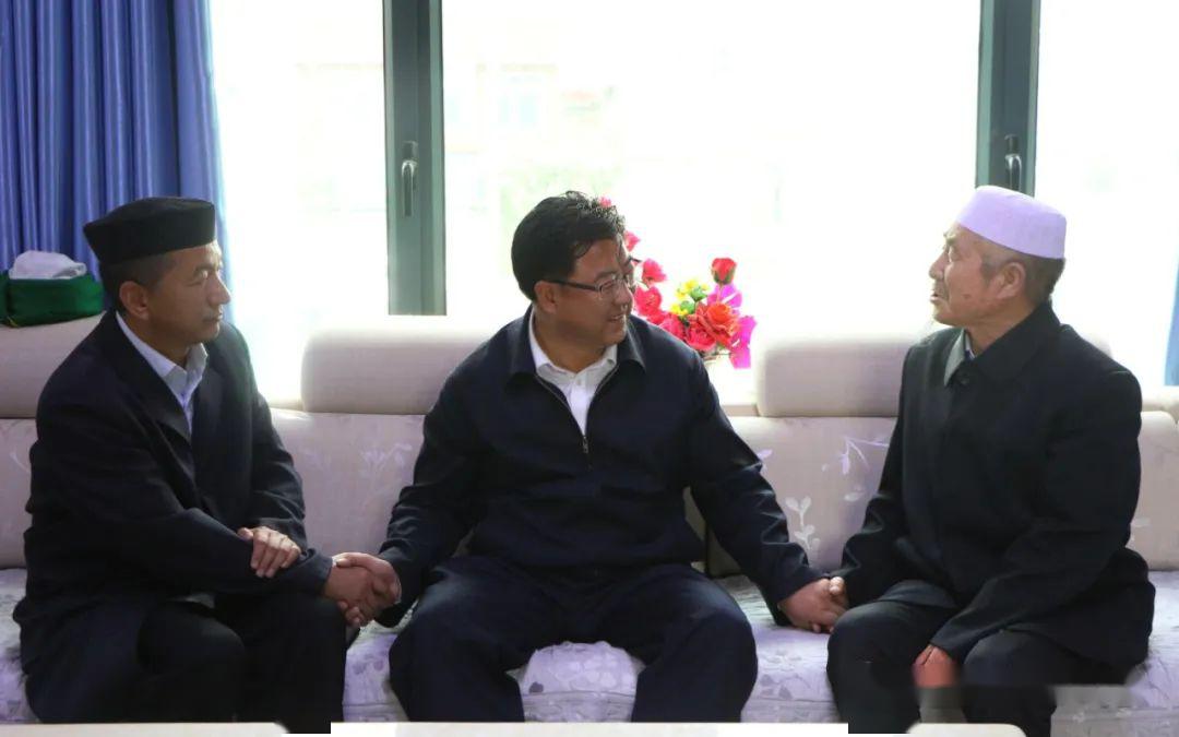 州委常委,临夏市委书记曹正民,州委常委,州委统战部部长马国兴一同