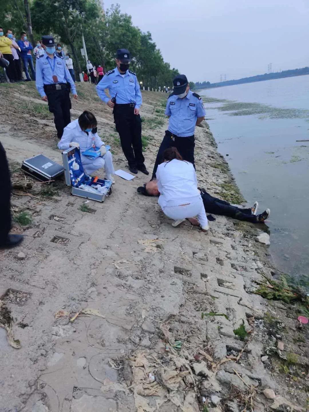 千钧一发!三河巡警跳河勇救轻生男子
