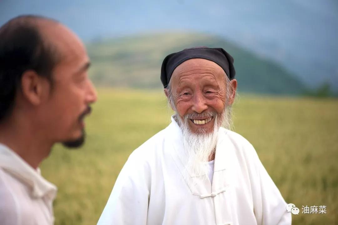 热闹,跟师父总是没关系.出家人,家都不要了,不就是希望清净嘛.