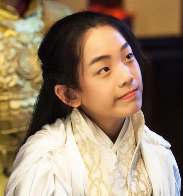 他8岁开始拍戏,如今14岁越长越帅,撞脸易烊千玺惹粉丝热议_黄天崎