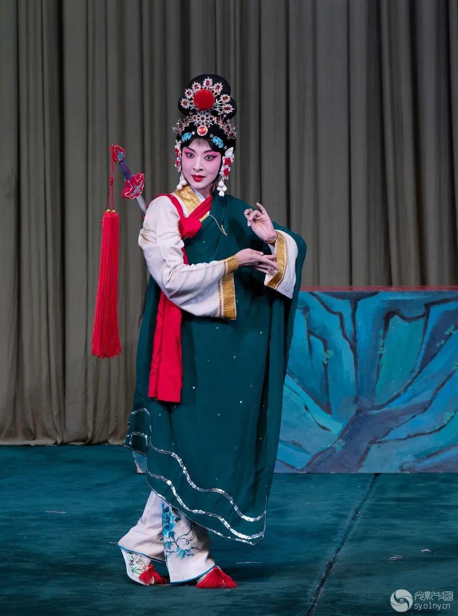 《京剧-廉锦枫》作者:红山清风《京剧-天女散花》作者:红山春前来源