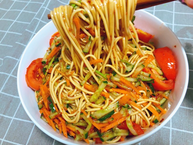 家常面食做法,简单好吃的凉拌面,吃不够,动手试试吧_黄瓜