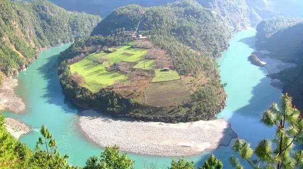 貢山縣丙中洛,大峽谷深處的世外桃源,像極了瑞士.