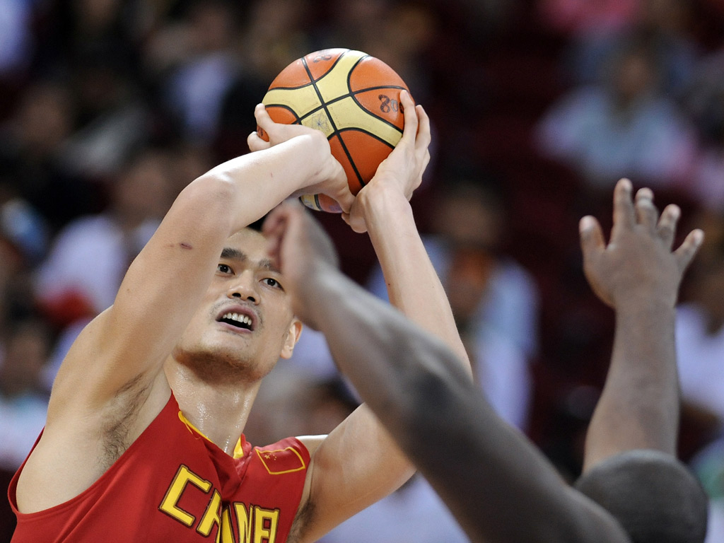 原创雅典奥运会姚明为何怒怼巴特尔对比两人数据就知道