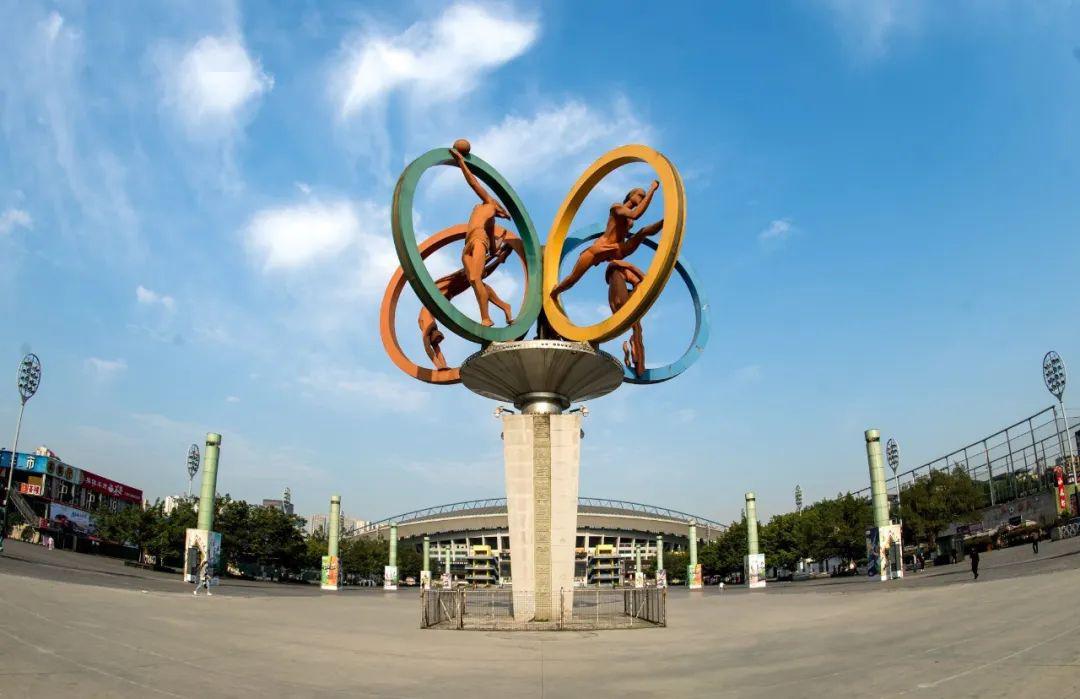 今天,我们再走一遍奥体!_球迷