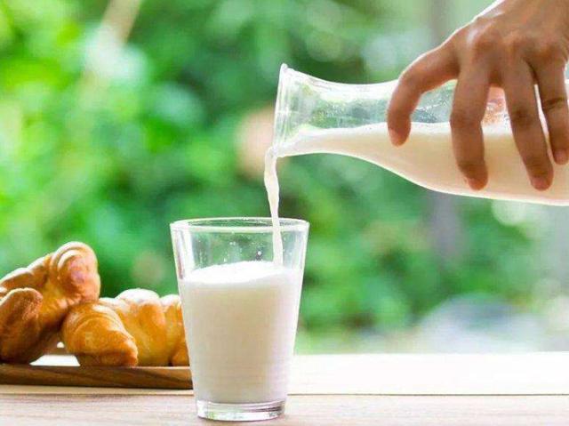 经常喝羊奶好处多但这几类人可能不适合喝