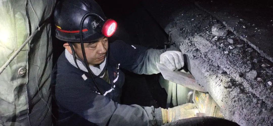 我身边的劳动者候村煤矿综采队队长陈朝飞