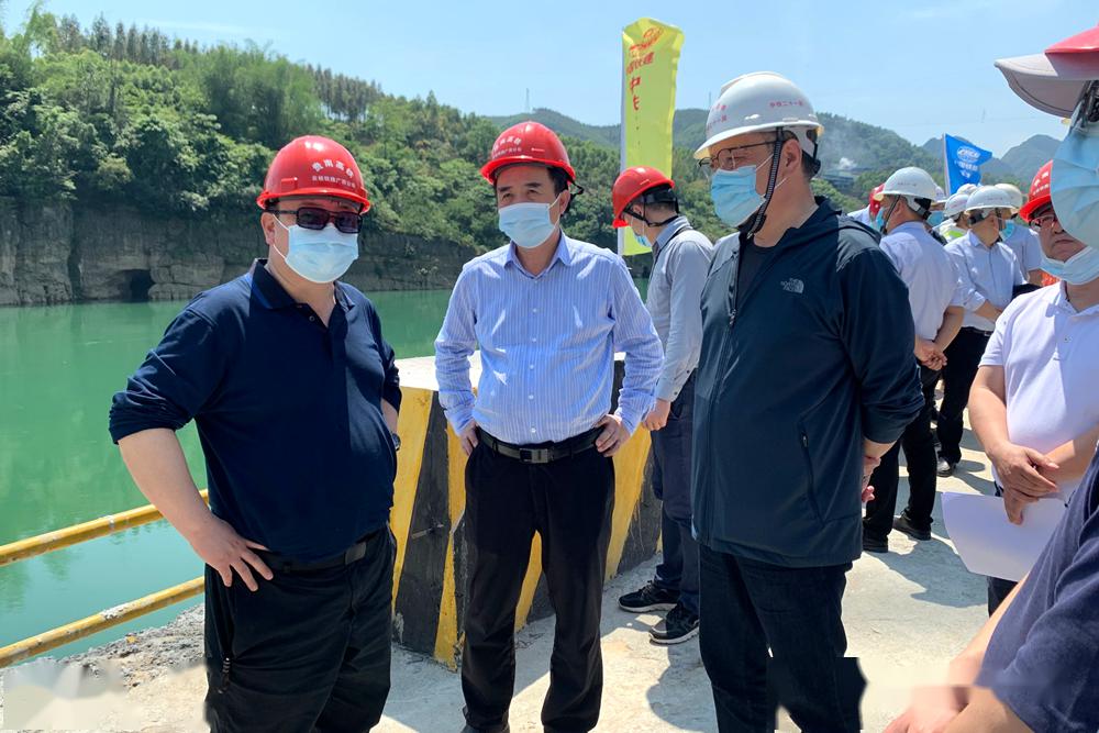 临夏州委书记郭鹤立,州委常委,副州长赏进孝等领导陪同