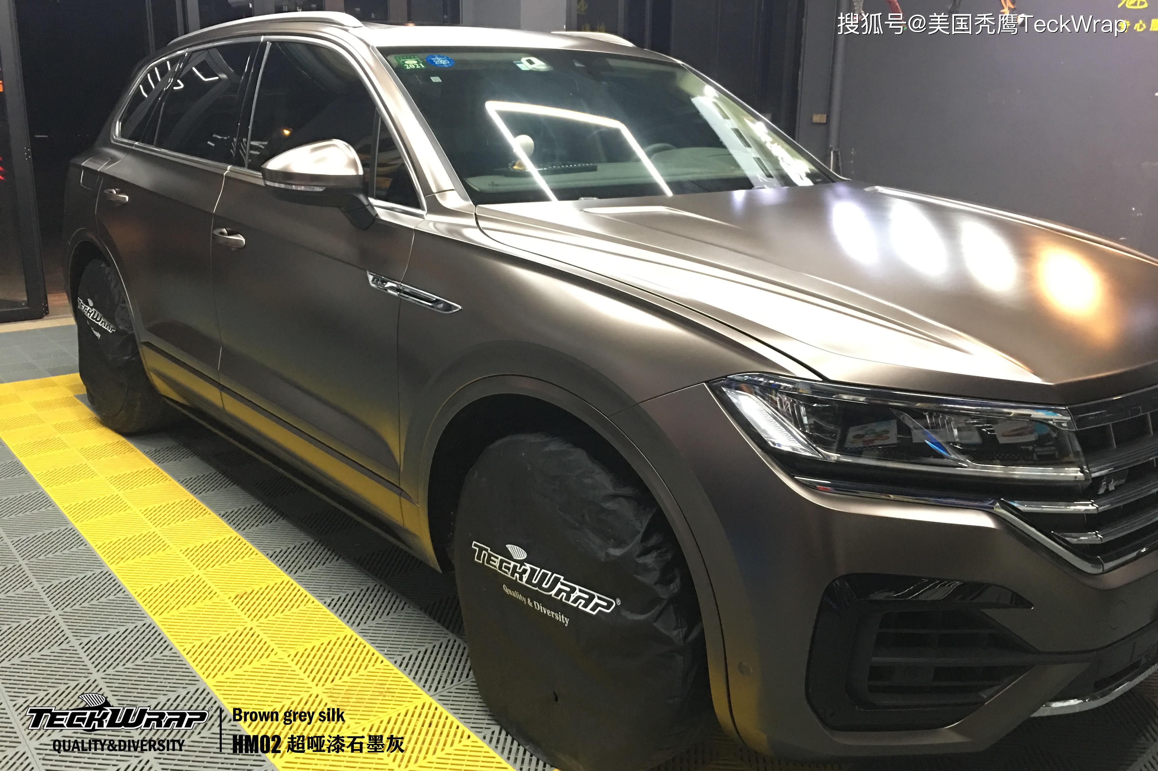 看起来贵,秃鹰teckwrap汽车车身改色贴进口膜|hm02超哑漆石墨灰|大众