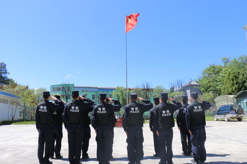 温暖警营移民管理警察用独特方式表白母亲