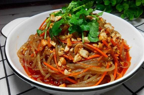 那就来一盘凉拌红薯粉,酸辣开胃,晚餐这么吃很ok