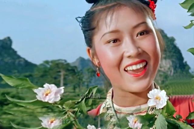 原创刘三姐中美丽的她镜头多过刘世龙和黄婉秋并称两枝花如今何在