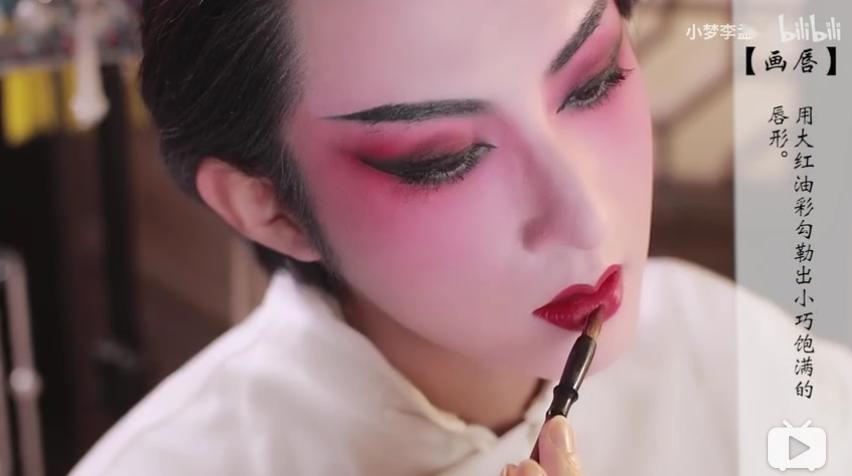 闺门旦角风姿妙衣袂飘飘奇俏