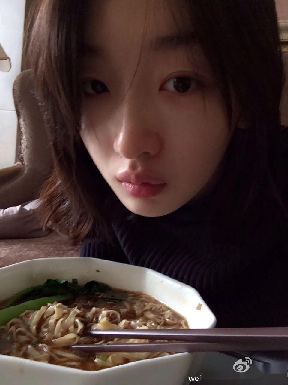 每刻美丨28岁周冬雨get金马金像双料影后其实我更羡慕她的