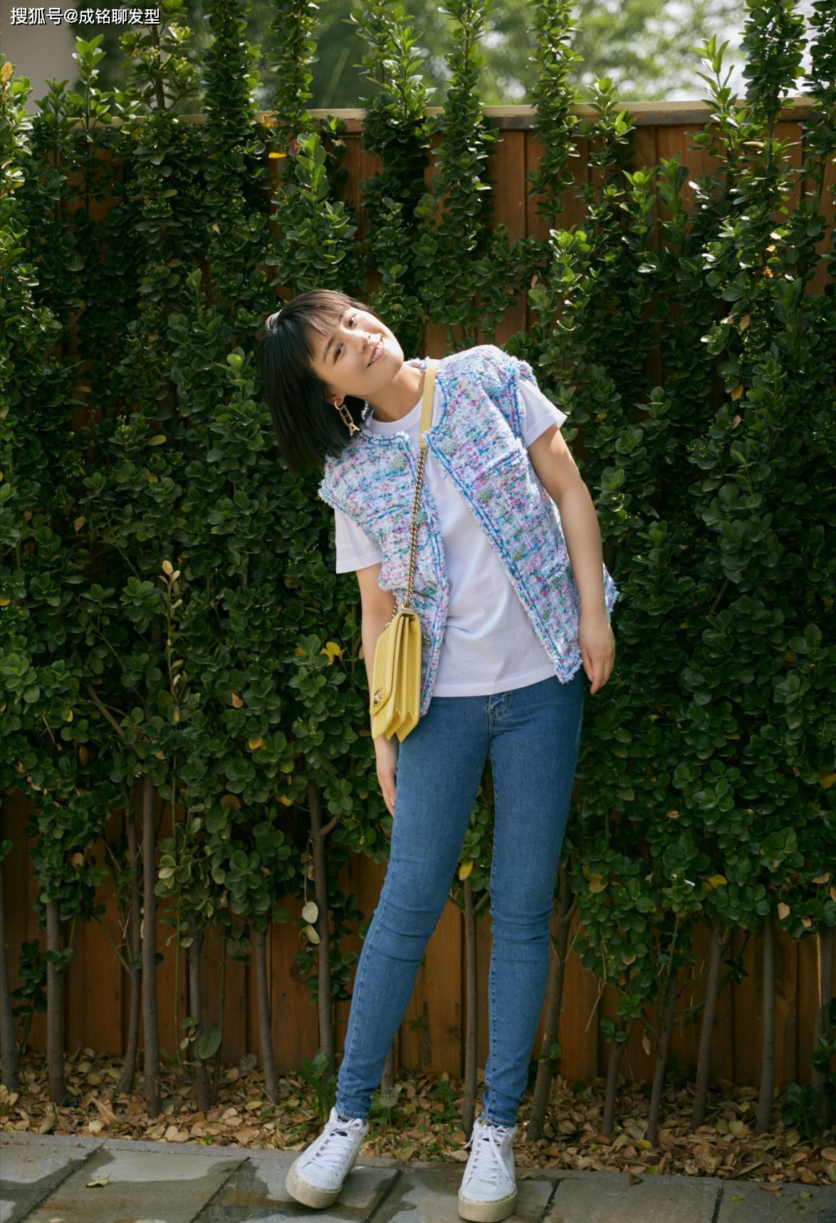 马思纯撕下"微胖"标签!横条纹上衣配牛仔裤大方自然,衣品真好