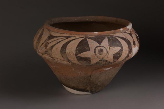 彩陶钵屈家岭式彩陶杯这些器物充分证明,河洛地区在距今5000年前后就
