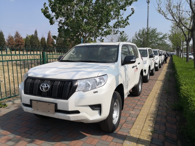 潘长江座驾20款霸道2700硕大凶猛全系升级