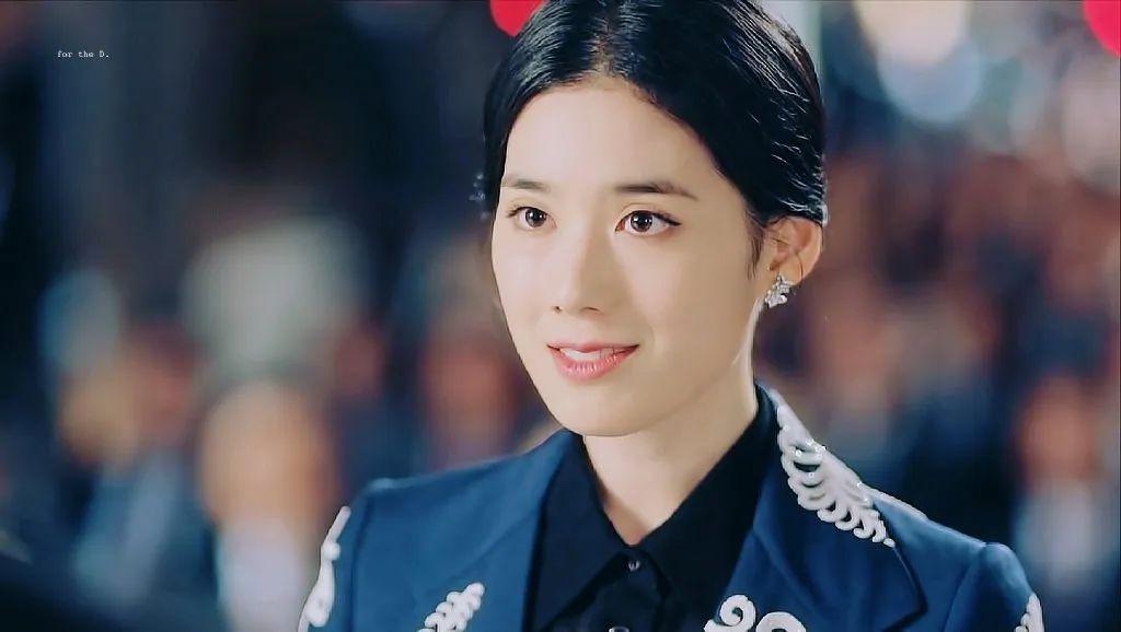 永远的君主女二也来抢镜了最美总理郑恩彩