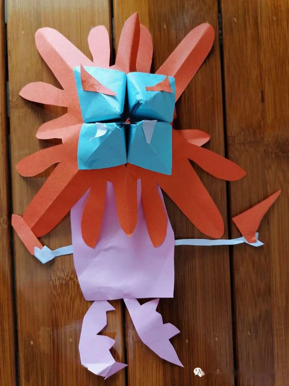 大嘴巴纸玩偶戴口罩的小女孩  滑动查看向可爱的白衣天使致敬!