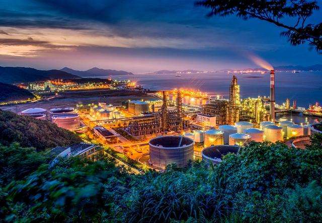 分享东华能源高端宣传片的创意阐述案例