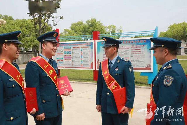 高级士官晋升军衔,今天将“兵王”的称号赠与这些“老兵”-搜狐大视野-搜狐新闻