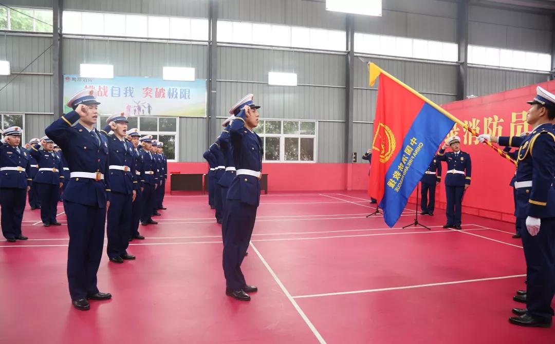 江西首批324名新招录消防员正式授衔!
