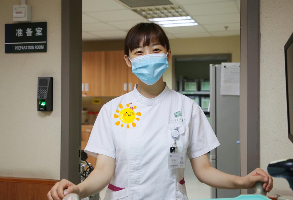 微笑日护士节天使的笑容藏不住