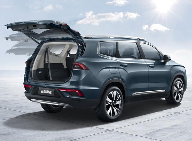 而豪越是其第四款车型,同时也是吉利首款中型suv,预计今年上半年将