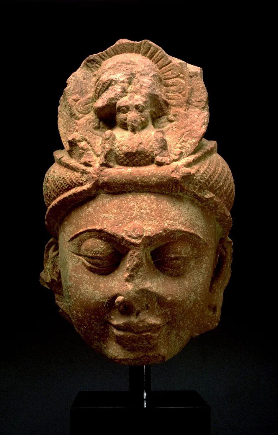 『 秣菟罗佛像 』秣菟罗佛像主要是希克利特产的黄斑点红砂岩