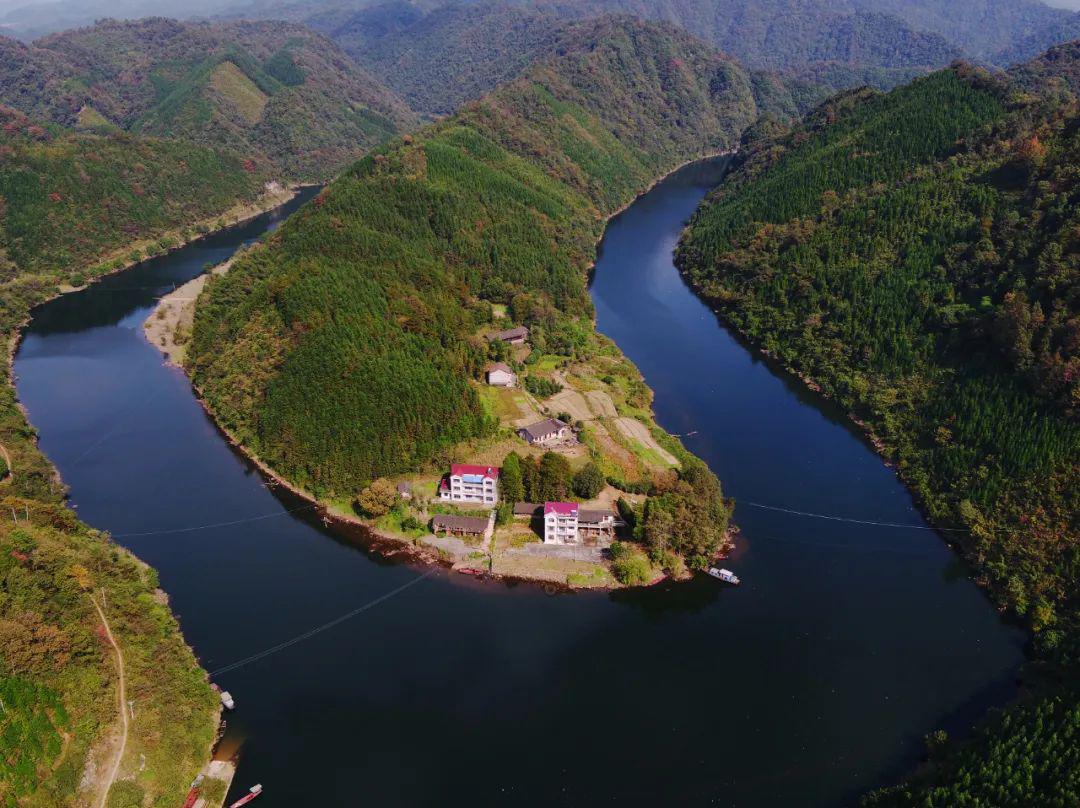 大洑溪就是沅江水系中的一条河流,她起源于慈利县,全长不过百十公里