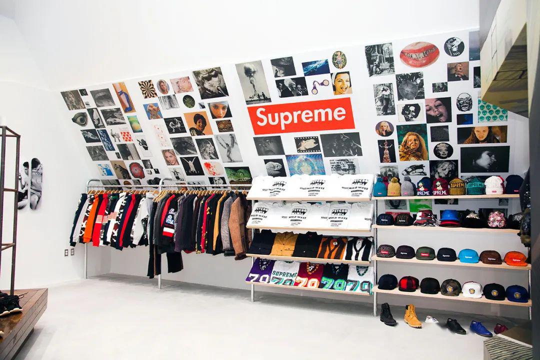 dover street market new york除了全球 7 家官方店铺外,supreme 目前