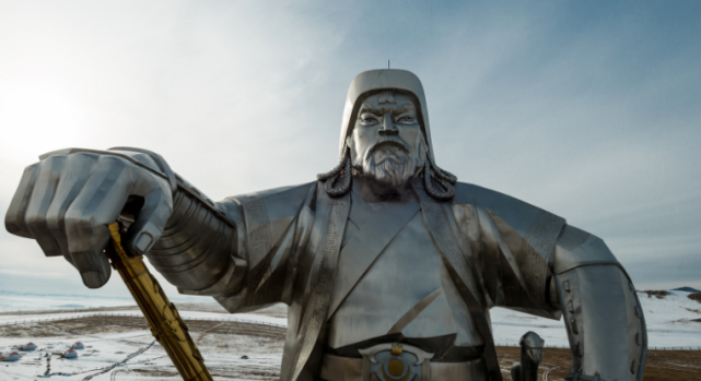 蒙古国花费410万美元,建立最大成吉思汗骑马雕像,气势威严