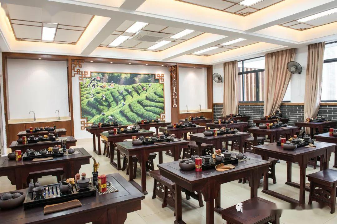 茶艺室舞蹈室古筝室钢琴室学校荟萃八方名师,高薪聘请国内外知名教育