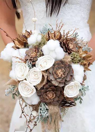 乡间随处可见的松塔可以变换一百种美丽