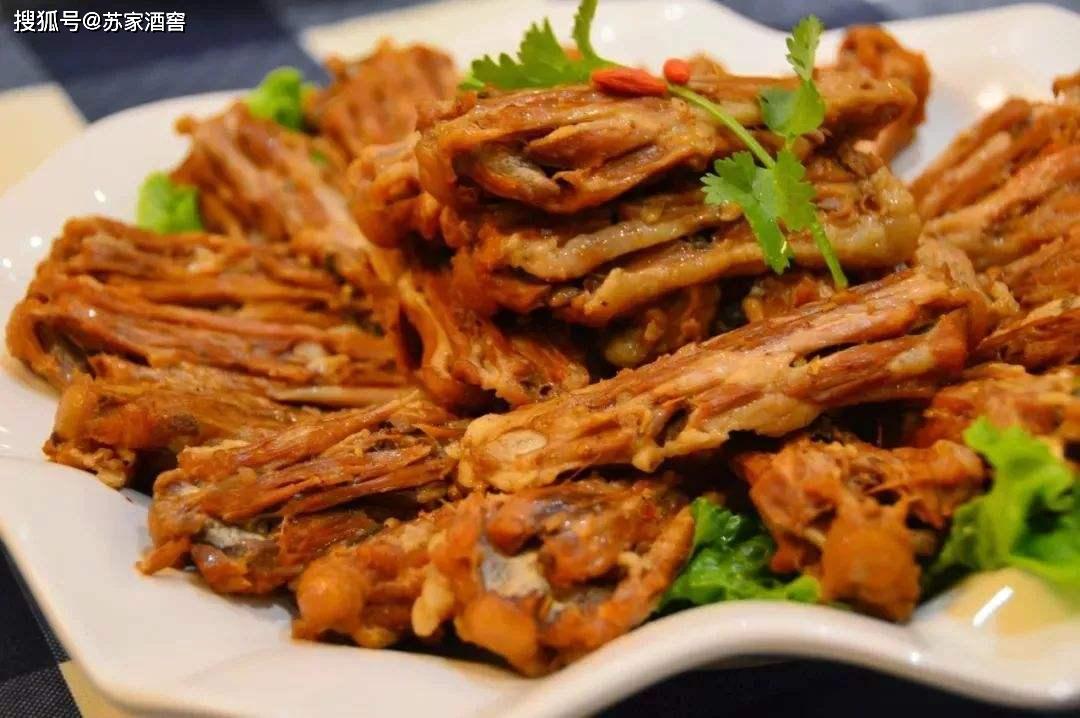 在惠州,苏轼还留下了一道美味,叫"羊蝎子".