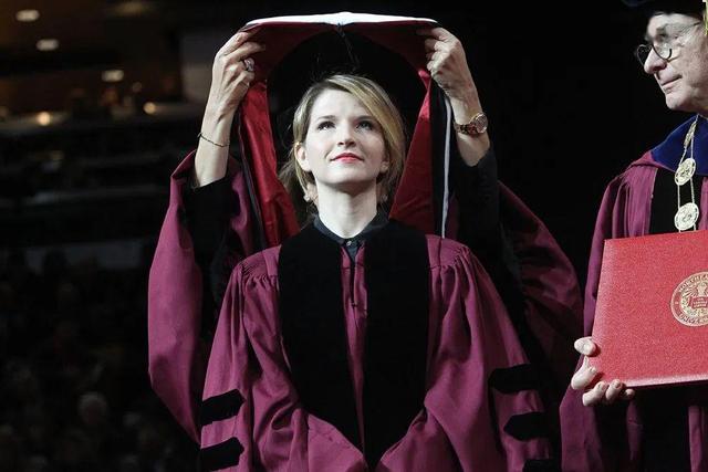 《你当像鸟飞往你的山》:成为自己再摆脱过去._塔拉