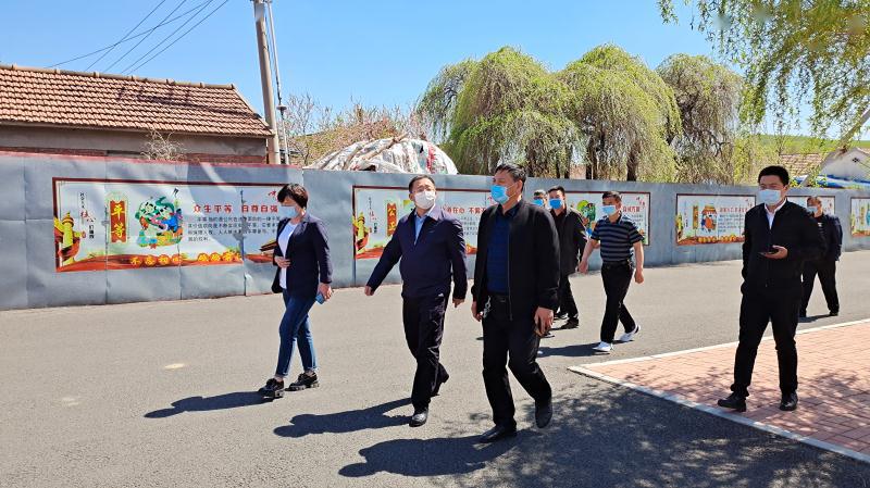 辽宁省开原市委领导到马家寨镇学校检查疫情防控和复学准备