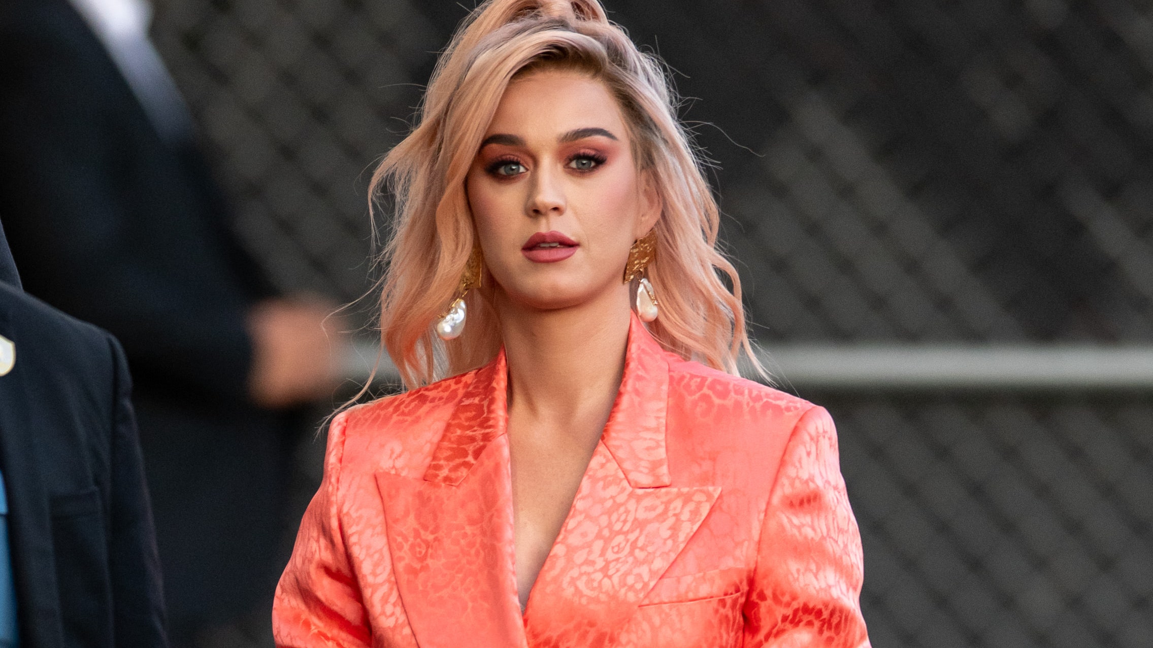 原创这个32岁的离婚女歌手狂甩90斤,只为教所有人一个道理