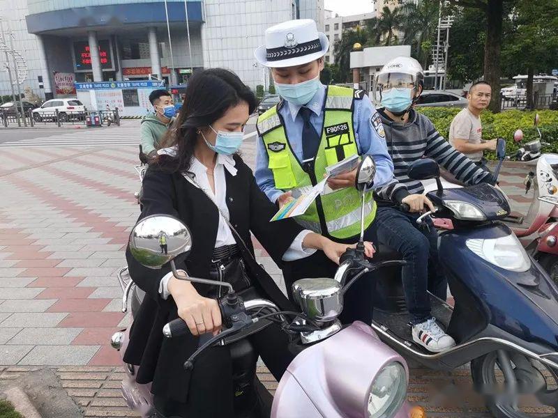 督促摩托車,電動自行車騎乘人員規範佩戴安全頭盔,汽車駕乘人員規範