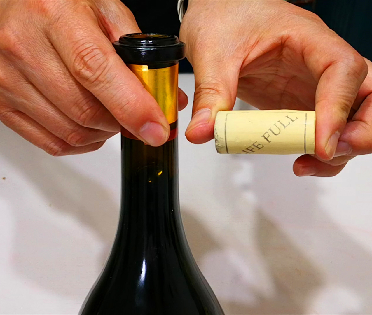 同是红酒,"横放"和"竖放"有啥区别?酒庄老板:放错会糟蹋酒