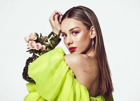 超性感西班牙辣妹ester图鉴美颜长腿的00后演技派