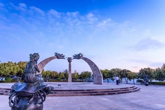 北标园致敬母亲节墨江北回归线标志园,景区占地面积202亩,是一个以北