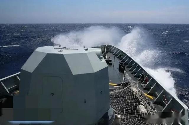 威武中国海军汉中舰南海实训画面公开