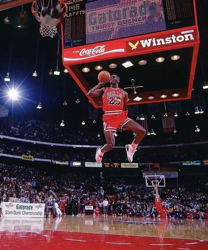 乔丹天赋有多强?手掌超小卡,弹跳1米22