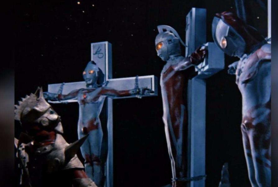 奥特曼中最容易想歪的4张图迪迦被定身欺负它见证女奥特曼心酸