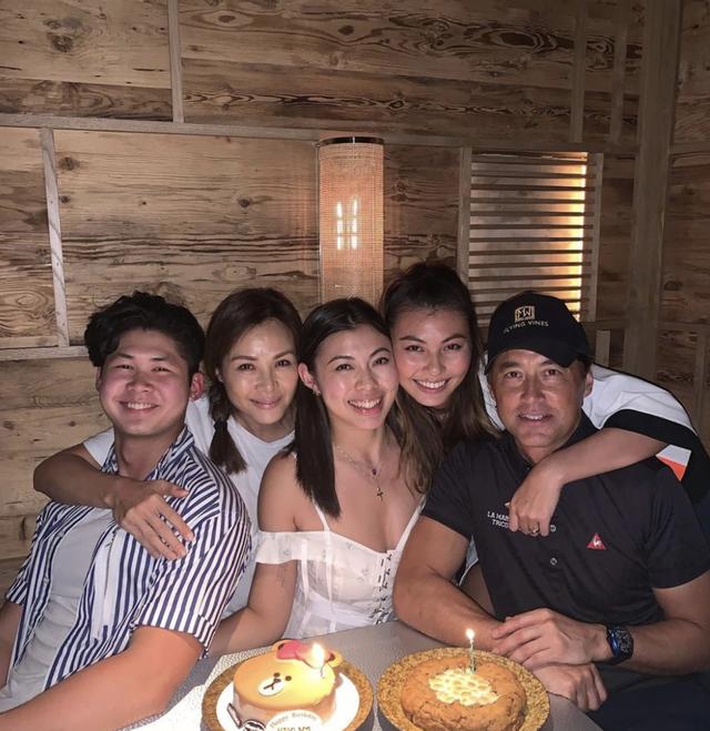 原创55岁王敏德晒婚照庆祝与马诗慧结婚28年男神名模闪婚28年仍恩爱