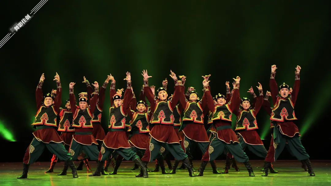 舞影分享蒙古族群舞黑缎子坎肩用情抒写草原民族生活气息