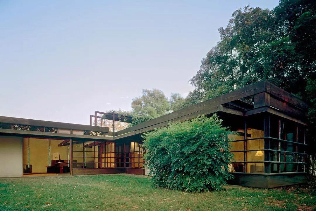 案例辛德勒自宅光线温度情绪