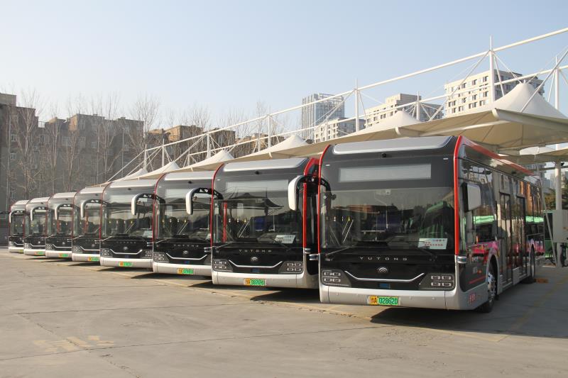 郑州b1路公交再增15台"黑金刚"新能源车 助力学生复学